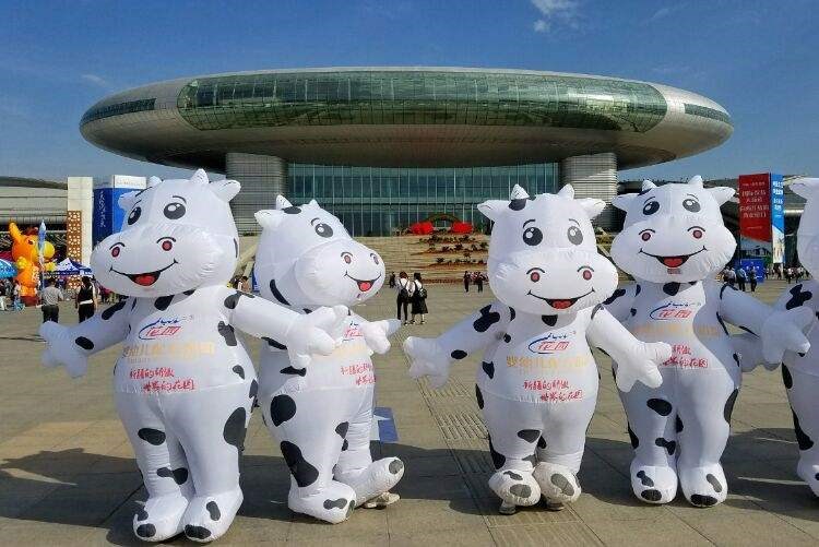 北京奶牛活动卡通人物